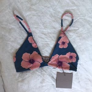 BNWT Acacia Swimwear Napali Top in Hibiscus, Small